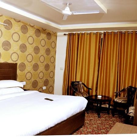 Hotel Trinetar Resorts Batoti Buitenkant foto