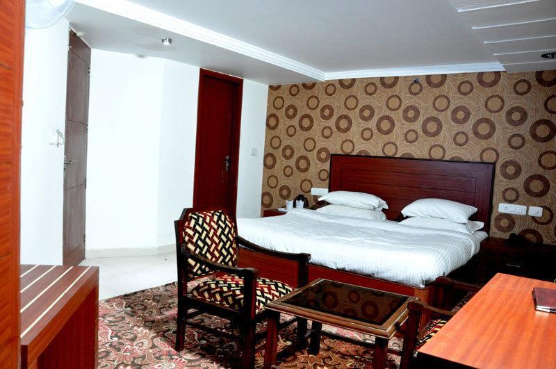 Hotel Trinetar Resorts Batoti Buitenkant foto
