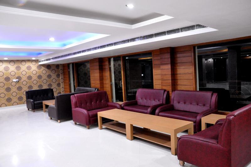 Hotel Trinetar Resorts Batoti Buitenkant foto