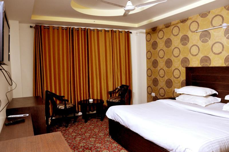 Hotel Trinetar Resorts Batoti Buitenkant foto