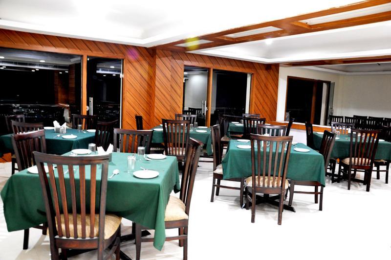 Hotel Trinetar Resorts Batoti Buitenkant foto