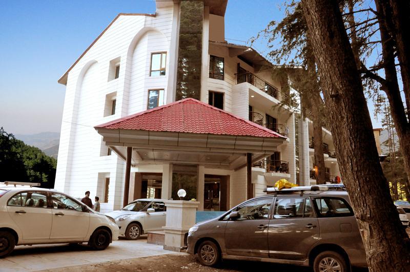 Hotel Trinetar Resorts Batoti Buitenkant foto